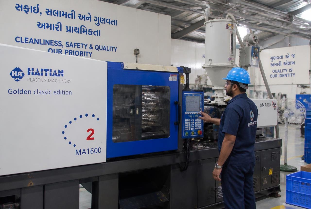 Injection moulding machine running at the Axar Plastic Industries factory
